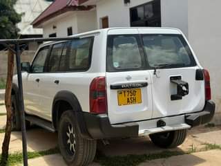 A picture of Nauza nissan patroo milion 16