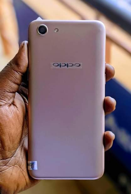 A picture of Oppo 128gb 200k