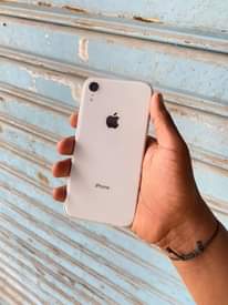 A picture of iPhone Xr Gb 128 No service Ina crak kidg Bei
