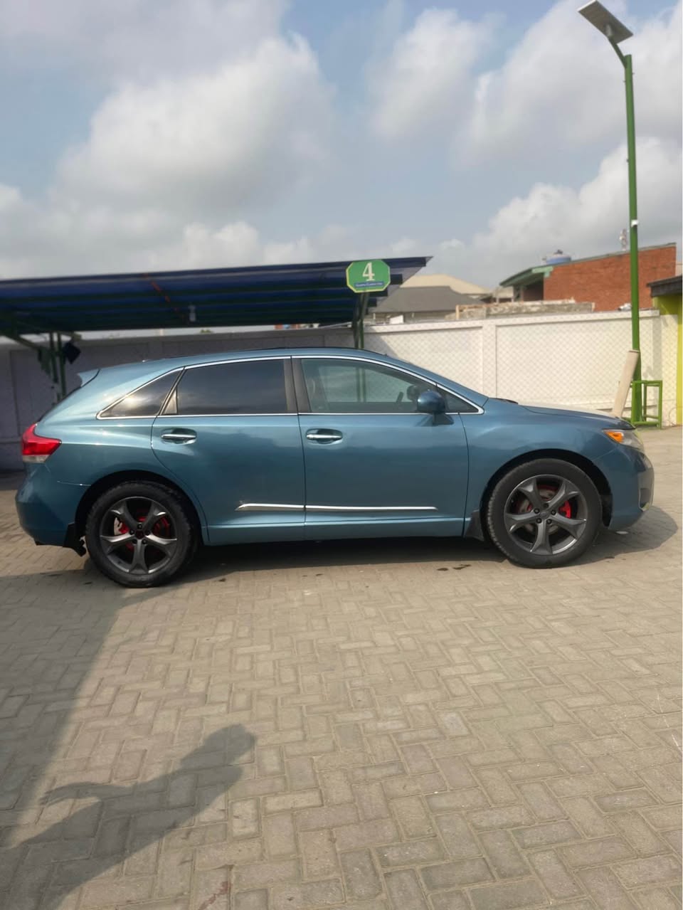 A picture of Toyota venza 2010