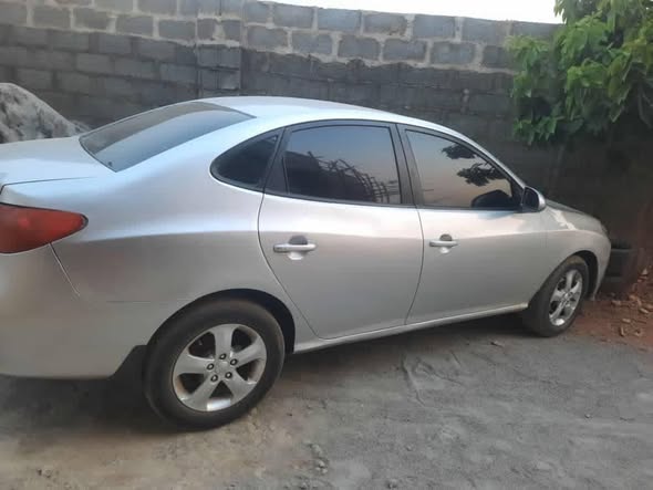 A picture of Hyundai Elentra 08 manual