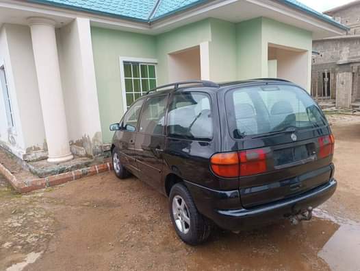 A picture of Volkswagen sharan Direct tokumbo 8.2m Location jos 09133324056 07037750476