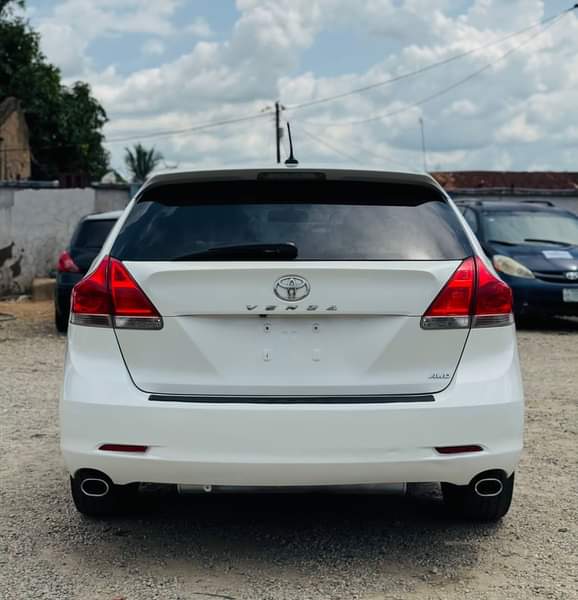 A picture of Price review Registered Toyota Venza 2010 model with duty paid