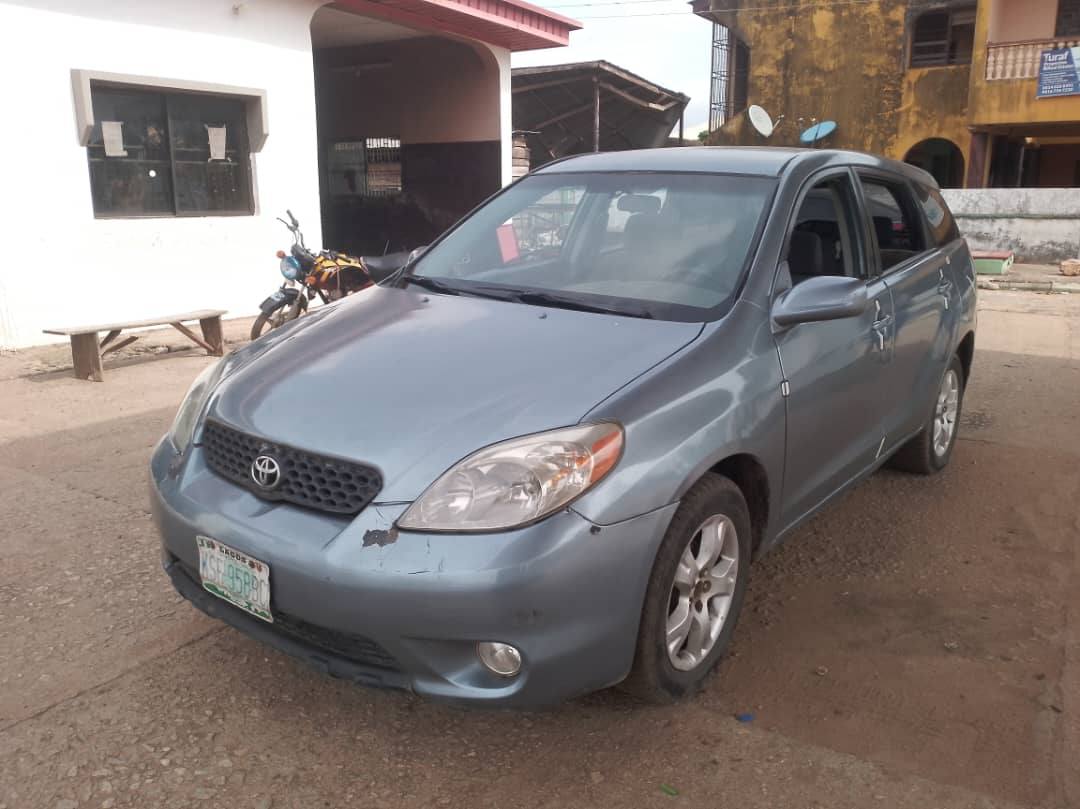 A picture of Toyota matrix