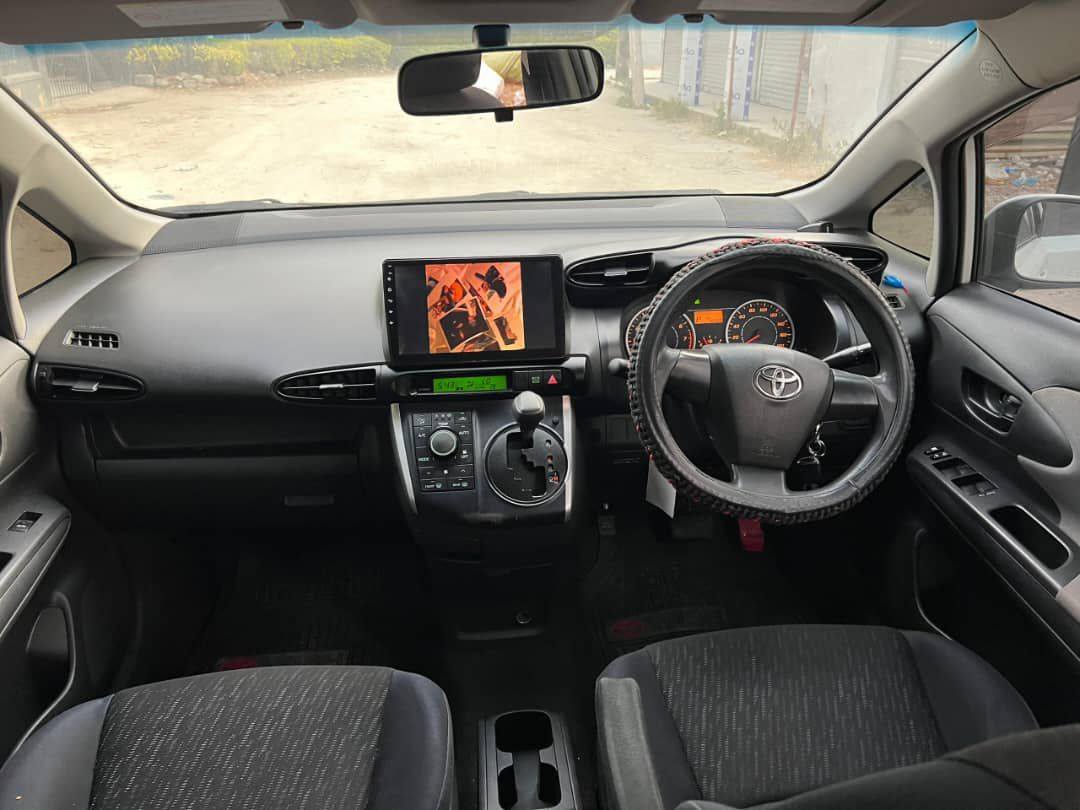 A picture of Toyota wish