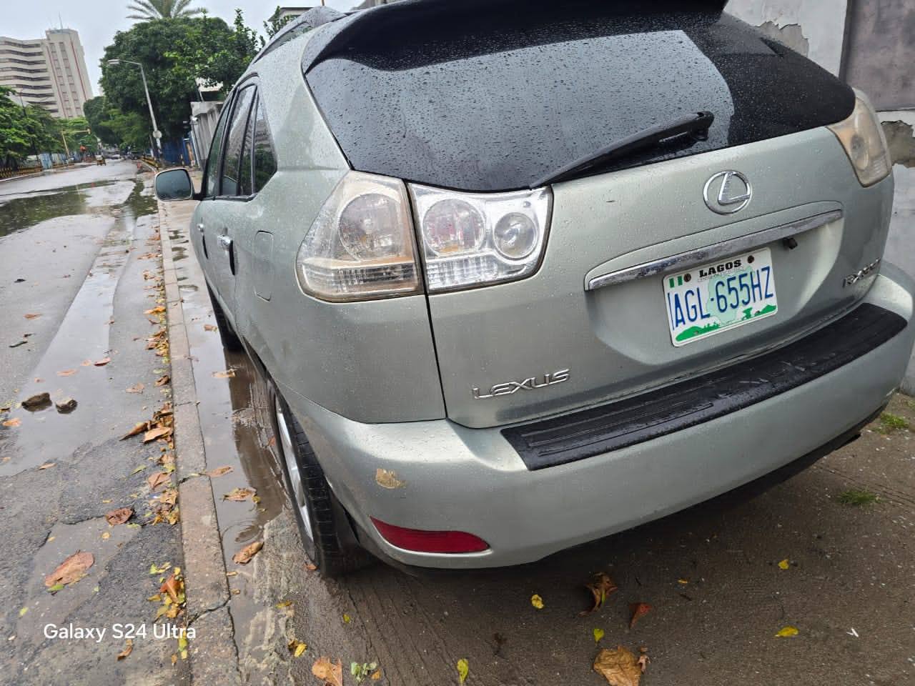 A picture of Lexus RX330
