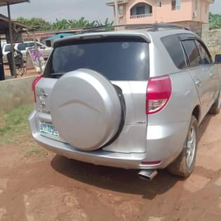 A picture of Toyota RAV4 2007