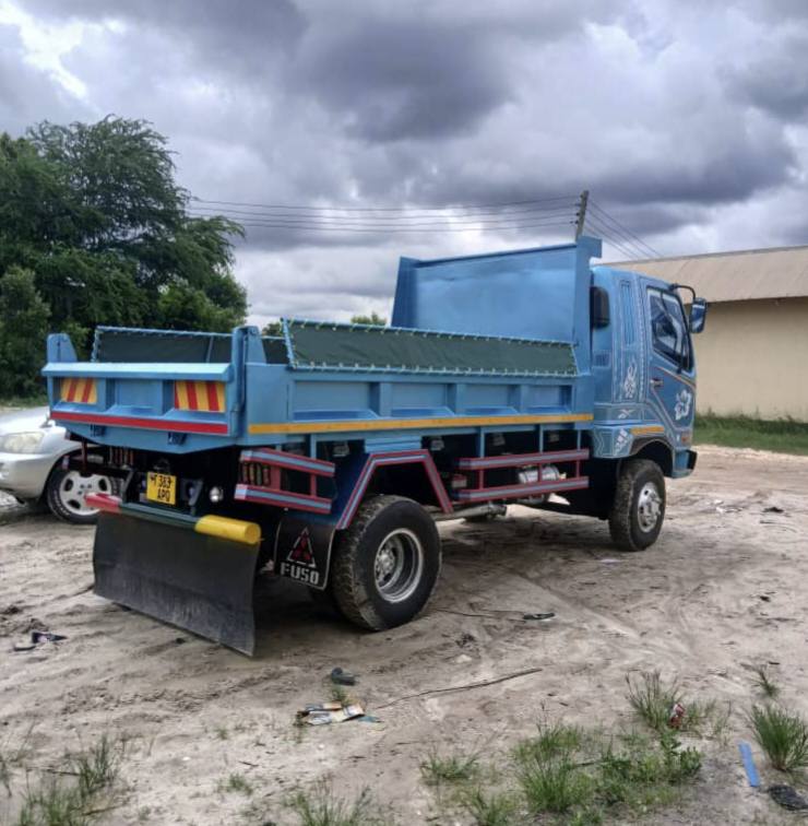 A picture of Fuso Tipper 0754693556 Engine 17 Milion 68 Dar Es Salaam