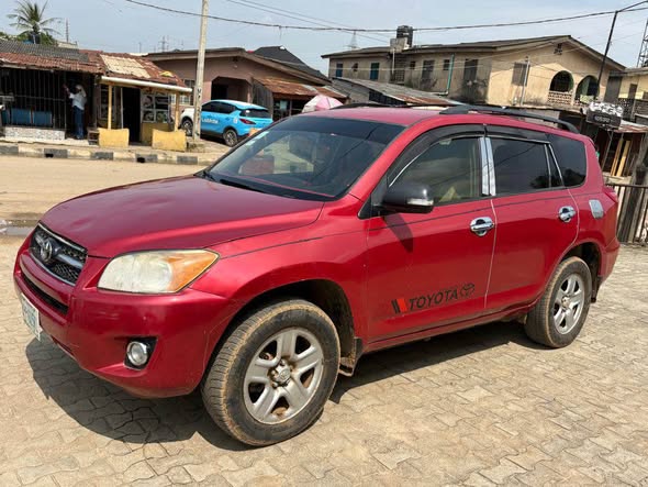 A picture of Awooooof dealToyota RAV4 012