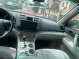 A picture of Relocation sales V Clean 2008 tokunbo standard Toyota Highlander partly