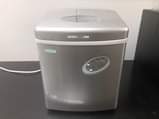 A picture of ICE MAKER Hizi zinatengeneza VIBARAFU fasta Zimekuja za mtumba from