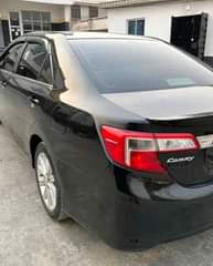 A picture of FOREIGN USED 2014 TOYOTA CAMRY XLE Thumbstart Navigation System Reverse
