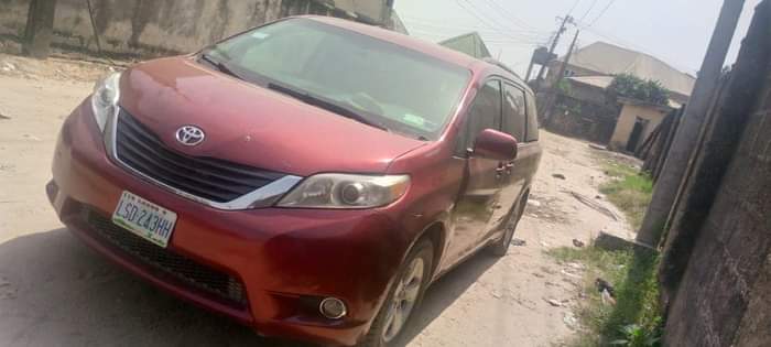 A picture of First body Toyota Sienna