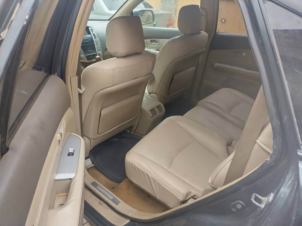 A picture of Lexus Rx330 2005 model