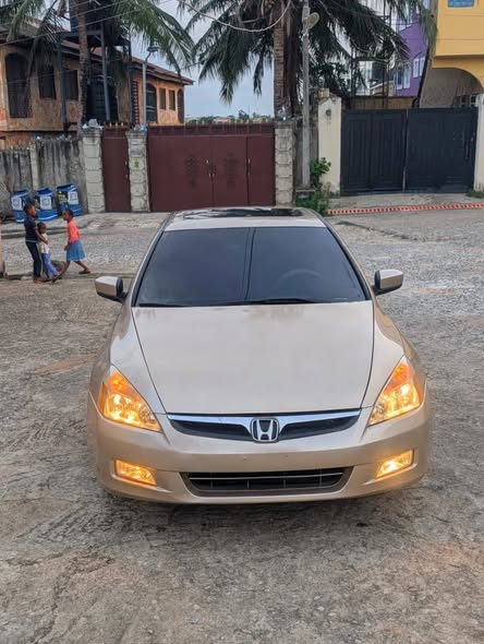 A picture of 2005 Honda accord