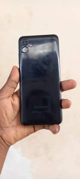 A picture of Samsung A04e