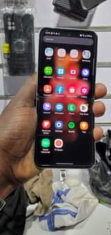 A picture of Samsung galaxy Z flip 3 5g