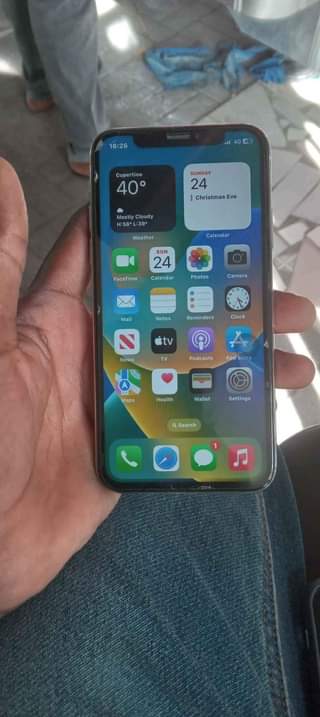 A picture of Iphone x gb 256