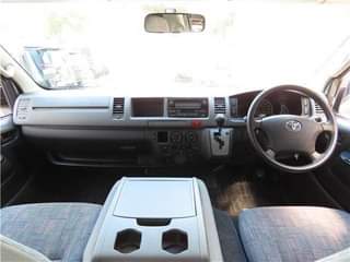 A picture of Toyota Hiace Commuter GL 4WD 2005 DIESEL AUTOMATIC 15 seater