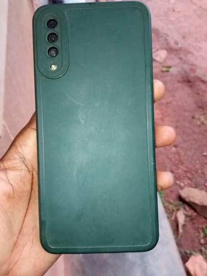 A picture of SAMSUNG GALAXY A50 128gb.4gbram slightly cracked left bottom corner on
