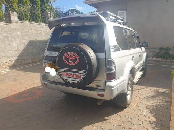 A picture of TOYOTA LAND CRUISER TX