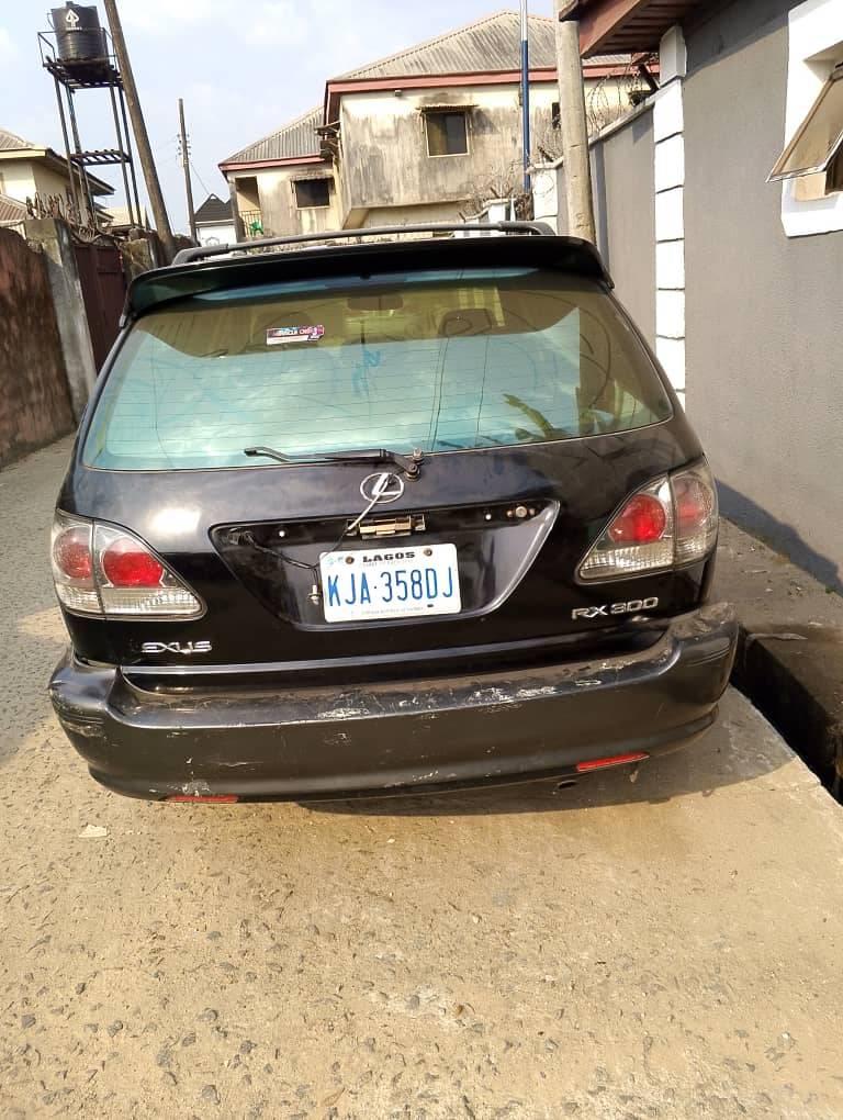 A picture of Dealer market done land 2002 Rx300 Engine and gearbox good