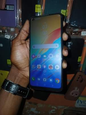 A picture of Camon 12 32gb 130 000 0626544883