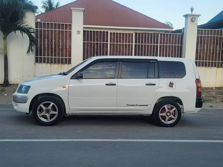 A picture of TOYOTA SUCCED VAN