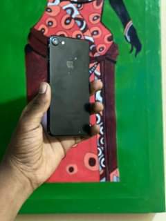 A picture of iPhone 7 plain 128gb