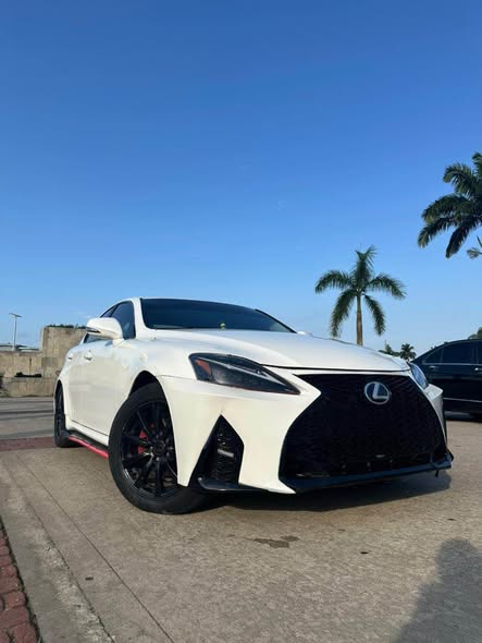 A picture of Belgium grade Lexus Is 350 2010 available sale