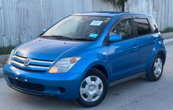 A picture of 2003 Toyota ist