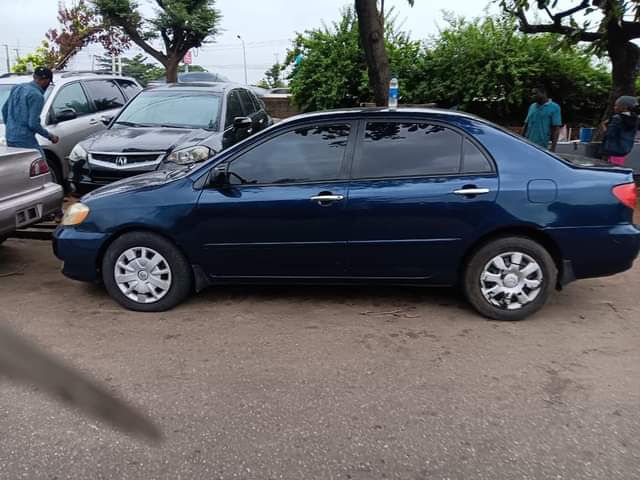 A picture of Toyota corolla 03 04