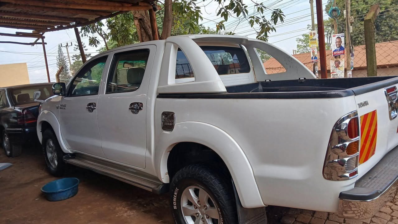 A picture of 2016 Toyota hillux vigo