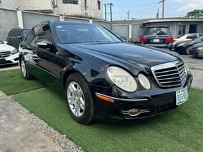 A picture of 2005 model Mercedes Benz E350 Pure tokumbo standard Nothing to