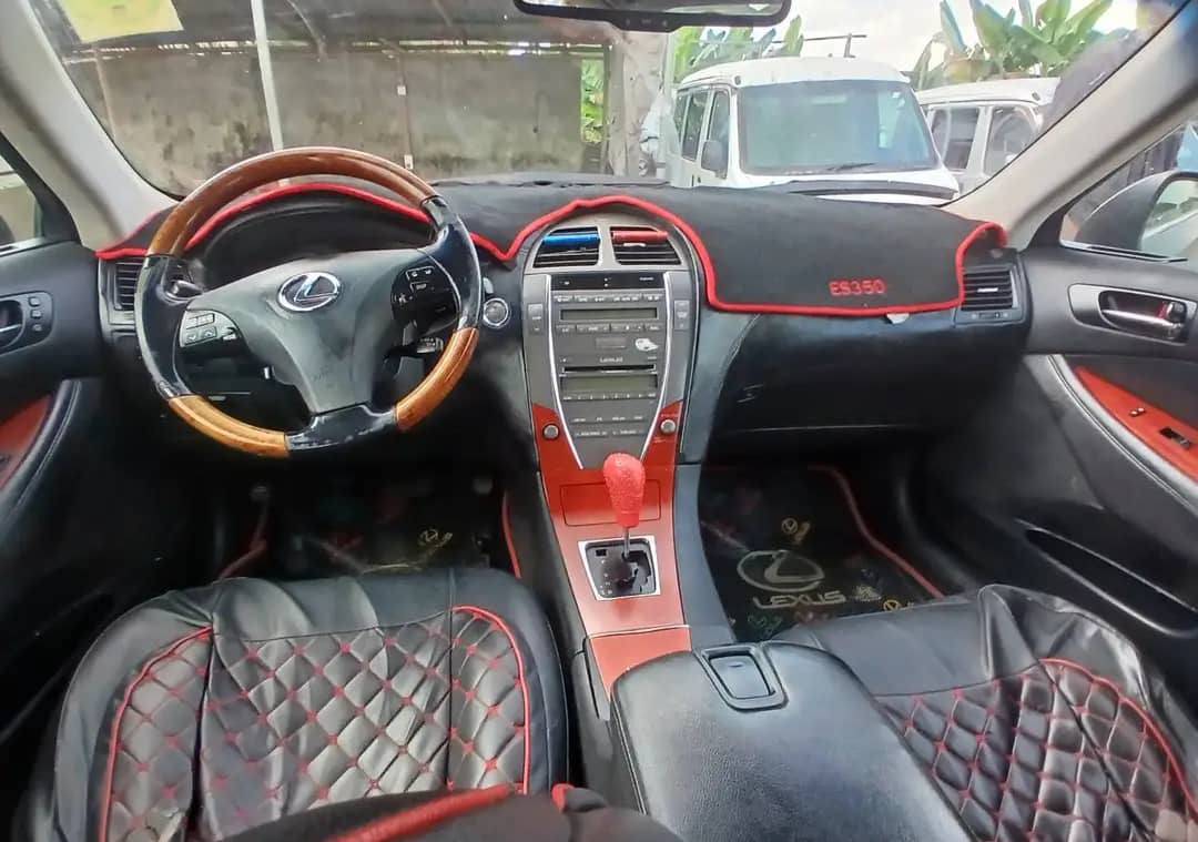 A picture of DISTRESS SALE BELGIUM GRADE LEXUS ES350 PRICE 6 5M SETTLES