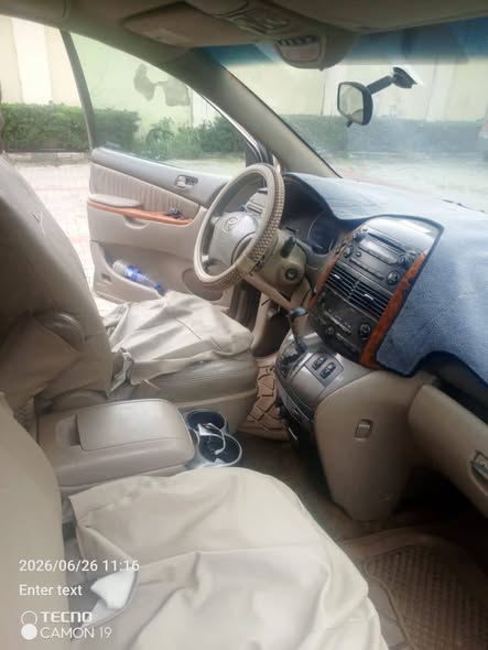 A picture of Toyota Sienna 2005 model