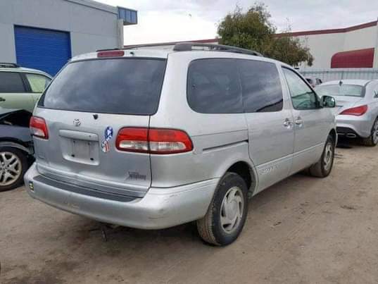 A picture of Toyota Sienna 2002 07036919566