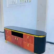 A picture of TV showkes kitchen cabinets