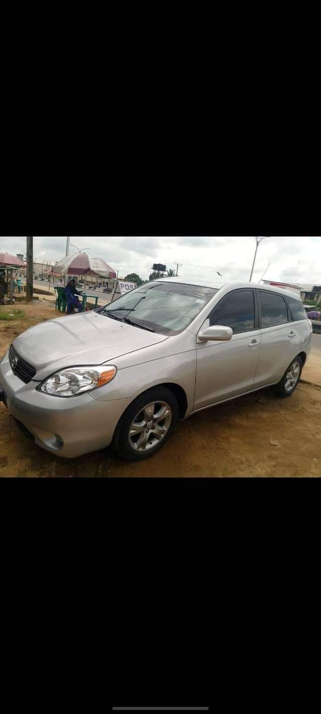 A picture of 2006 Toyota matrix 2006