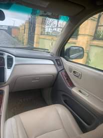 A picture of 2005 TOYOTA HIGHLANDER LIMITED EDITION 3 ROWS