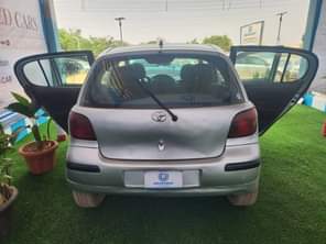 A picture of CLEAN and SHINNING Toyota Yaris in good working condition with