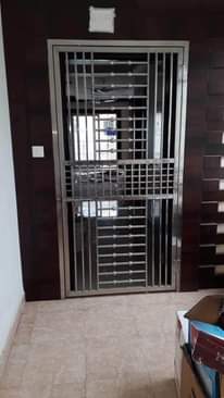 A picture of Tunapatikana Wazo Hill Container Kottena Unashuka Kituo cha Montanah Tunaangaliana