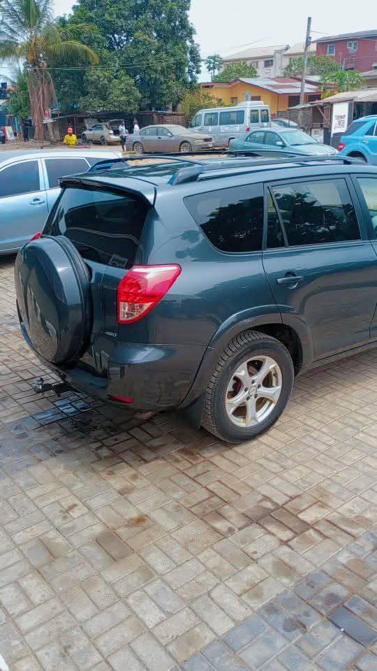 A picture of 2008 Toyota rav4