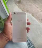 A picture of Oppo F1s BEI 100 000