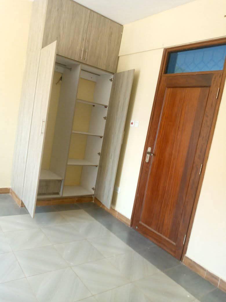 A picture of Modern Bedsitter to let. Utange