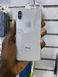 A picture of New iPhone X 64gb at ugx 630k