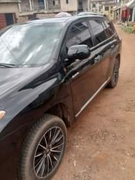 A picture of TAKAS MOTORS 07060931241 Luxury at it finest 2014 Toyota Highlander