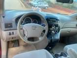 A picture of Toyota Sienna 2005 Model LE