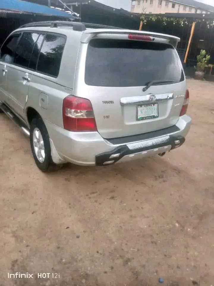A picture of Distress sale Toyota Highlander Direct owner