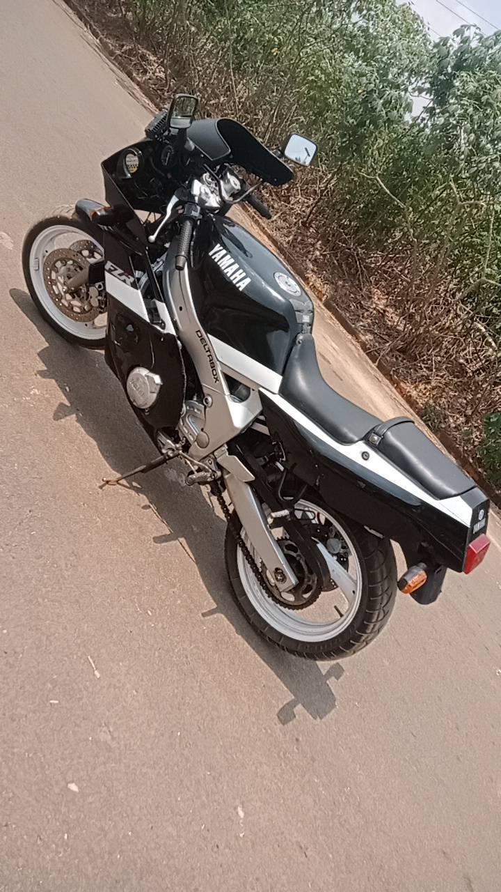 A picture of YAMAHA FZR 600CC GENESIS 4 CYLINDER 4 PLUG 16 VALVE